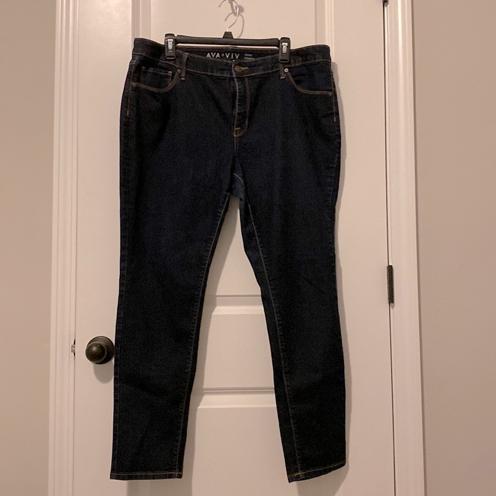 AVA & VIV woman’s dark wash skinny jeans.